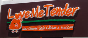 Với đặc tính linh động, MICA được sử dụng làm mặt biển và uốn chữ nổi rất kheo léo