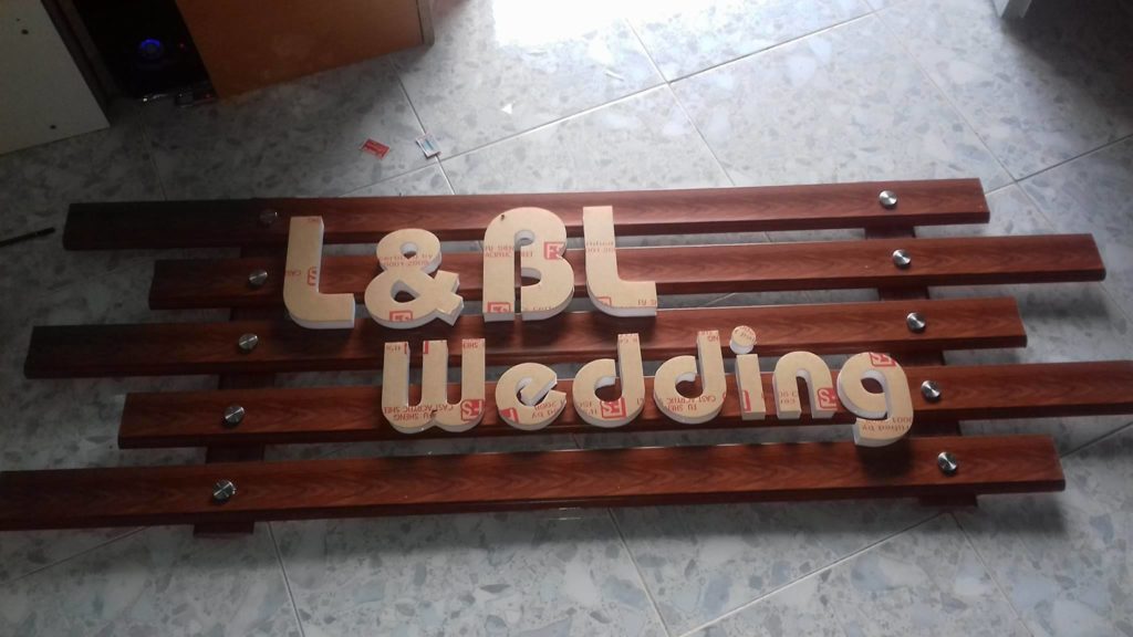 làm bảng hiệu quảng cáo