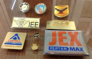 Huy hiệu kim loại ăn mòn