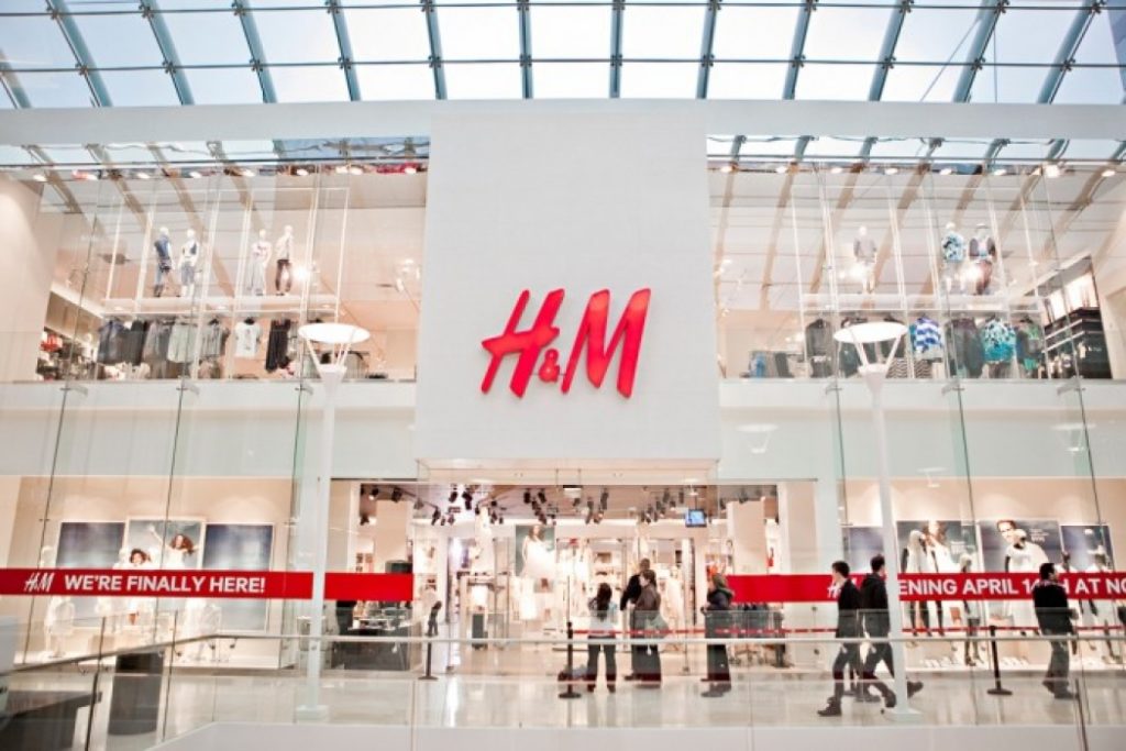 Bảng hiệu quảng cáo shop thời trang đơn giản