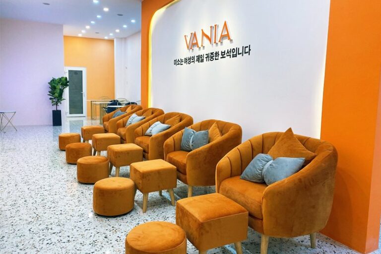 Biển hiệu nail sắc nét và cuốn hút sẽ thu hút sự chú ý của khách hàng đến tiệm nail của bạn.