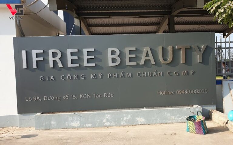 Chọn bảng hiệu có vị trí lắp đặt thuận lợi cho người đi đường