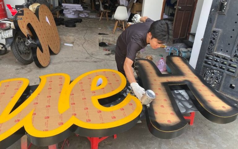 Quy trình làm bảng hiệu đạt chuẩn chất lượng tại Quảng Cáo Vũ Gia