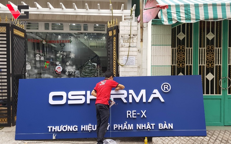 Bảng hiệu là “bộ mặt” của doanh nghiệp nên cần được chú trọng về mặt thẩm mỹ