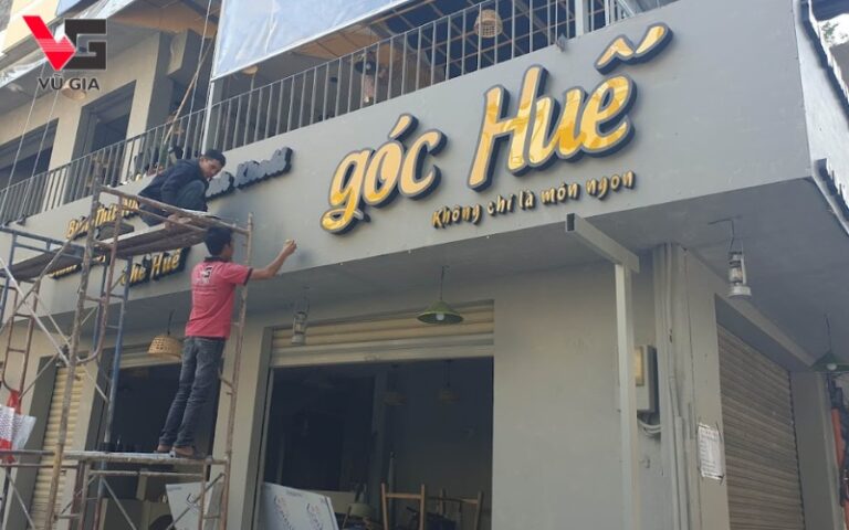 Làm biển hiệu đơn giản nhưng sang trọng giúp thu hút khách hàng tiềm năng hiệu quả