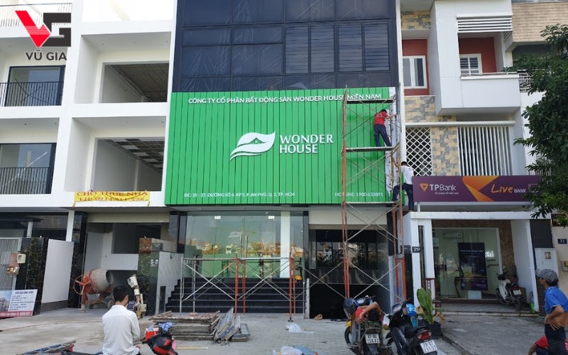 Quảng Cáo Vũ Gia chuyên thi công lắp đặt biển quảng cáo làm bằng Alu