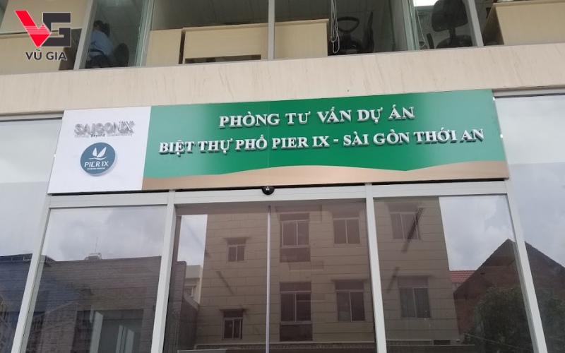 Làm bảng hiệu TPHCM với chất liệu Alu giúp doanh nghiệp tối ưu chi phí