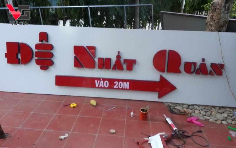 Làm bảng quảng cáo trọn gói giá rẻ tại Quảng Cáo Vũ Gia là lựa chọn thông minh