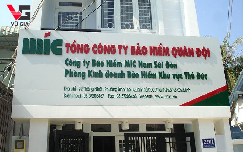 Alu là vật liệu có trọng lượng nhẹ nên rất dễ để lắp đặt