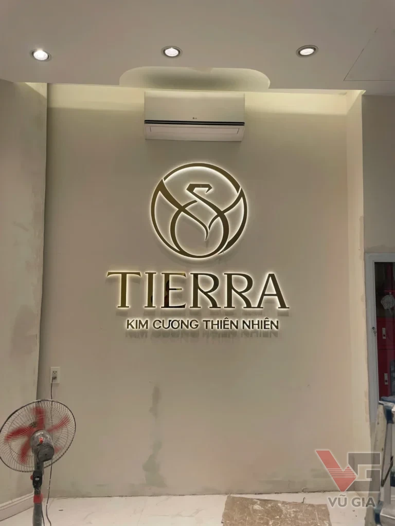 Logo và chữ nổi inox đèn LED hắt sáng tường – cửa hàng kim cương Tierra
